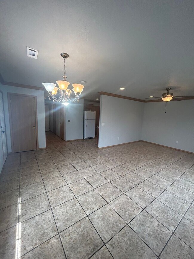 Building Photo - 2685 Ponchartrain St