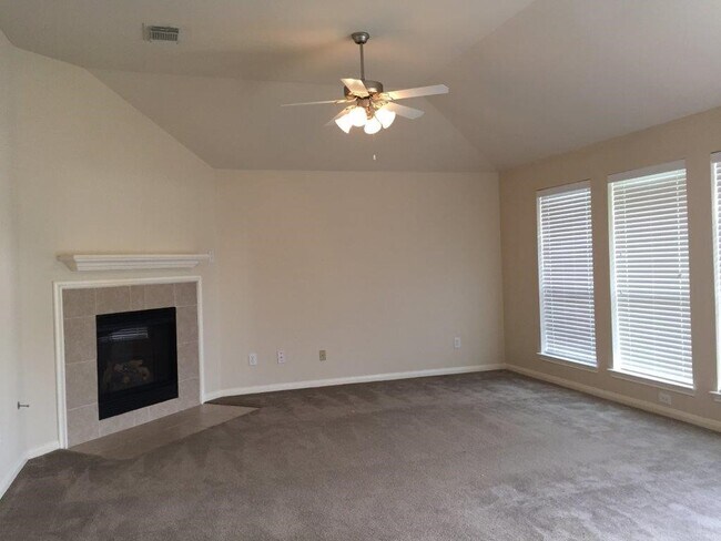Building Photo - 25106 Diamond Ranch Dr