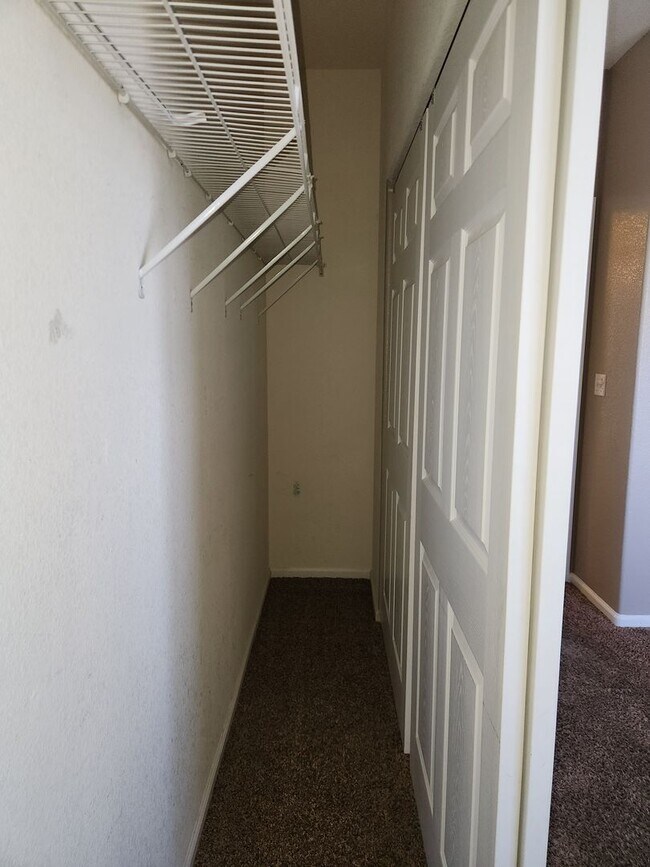 Building Photo - Amazing first floor condo in Littleton!!