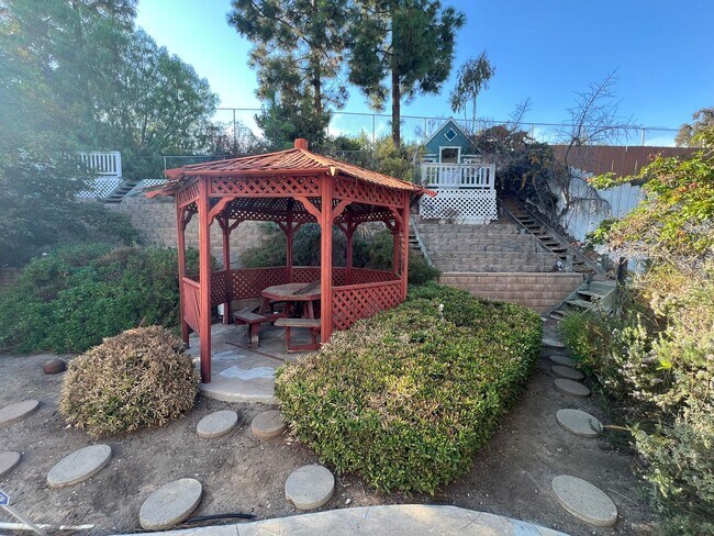 Building Photo - Stunning 4 Bedroom, 3 Bath Tierrasanta Hom...