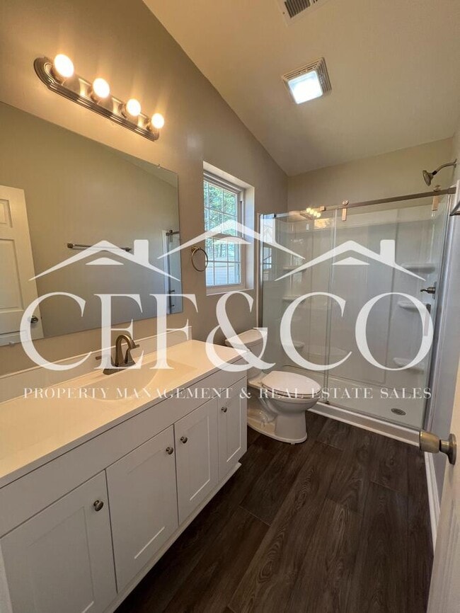 Building Photo - Adorably renovated 4 bedroom 2 bathroom home now available