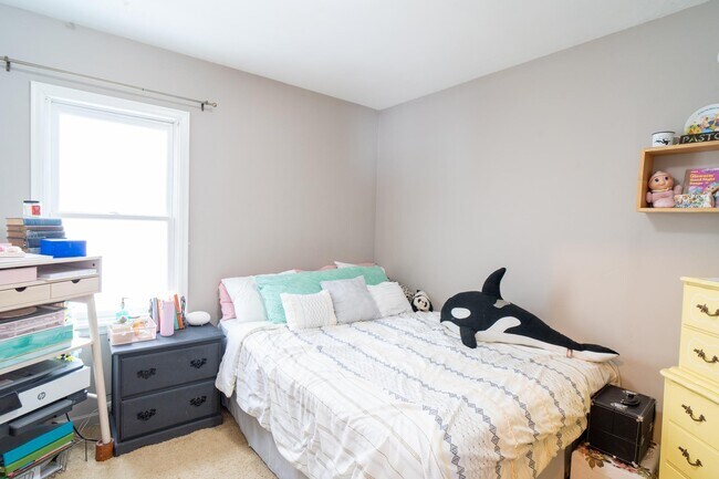 Building Photo - 2917 Hampshire Ave S