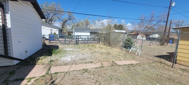Building Photo - 2 Bedroom Home