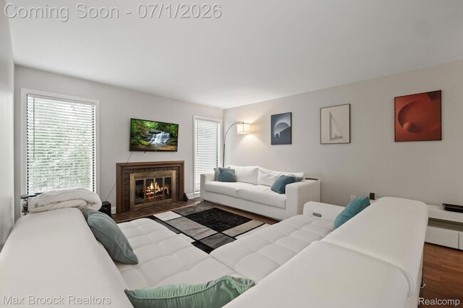 Building Photo - 1125 Meadowglen Ct