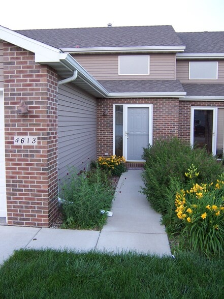 Building Photo - 4613 Twain St