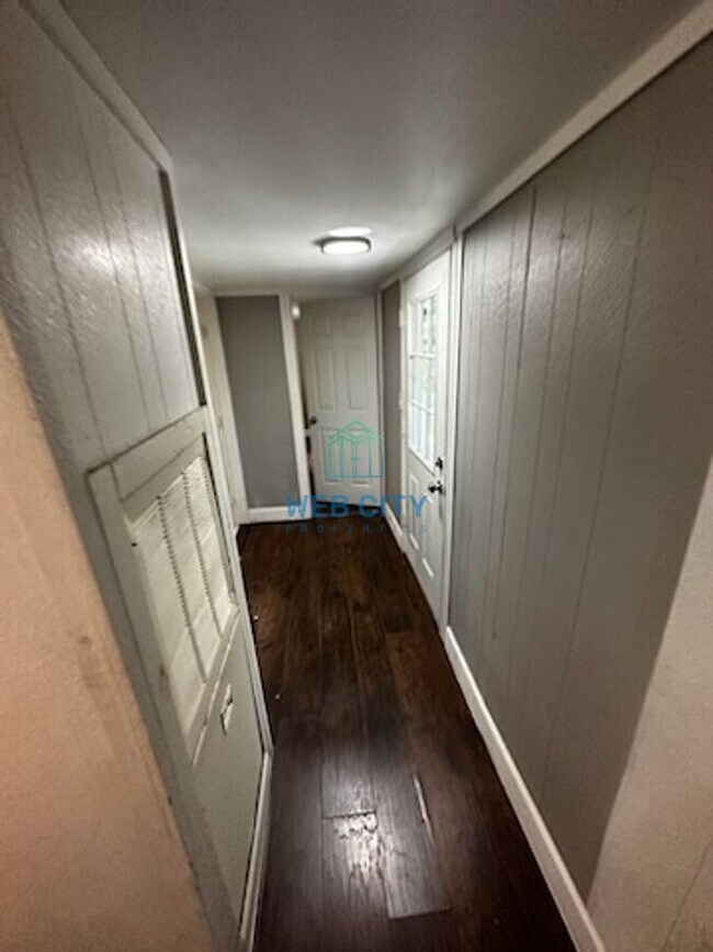Building Photo - 15391 Flud Rd