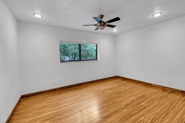 Building Photo - 13400 N Calusa Club Dr