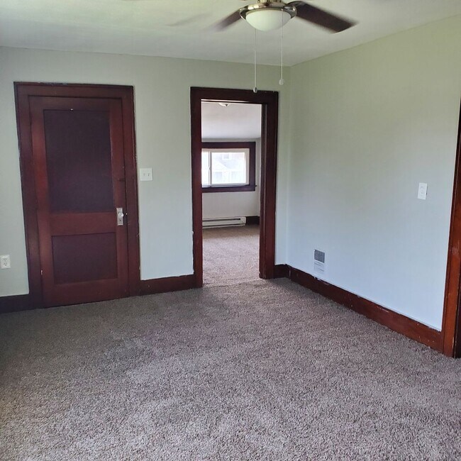 Building Photo - 4brm House for Rent