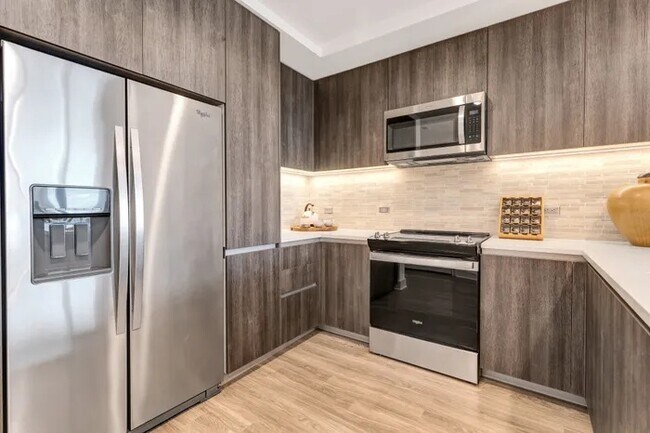 Primary Photo - Luxury High-Rise Living with Up to 4 Weeks...