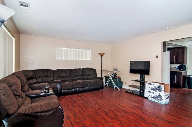 Building Photo - 1143 Granger St