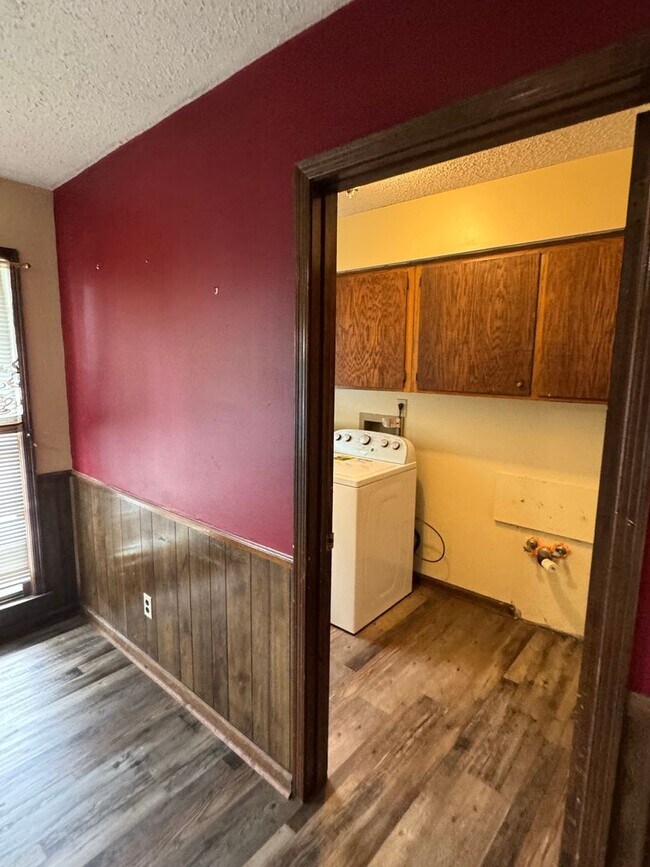 Building Photo - 3324 Cross Creek Dr