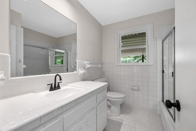 Building Photo - 3 Bedroom Pet Friendly Home For Rent with ...