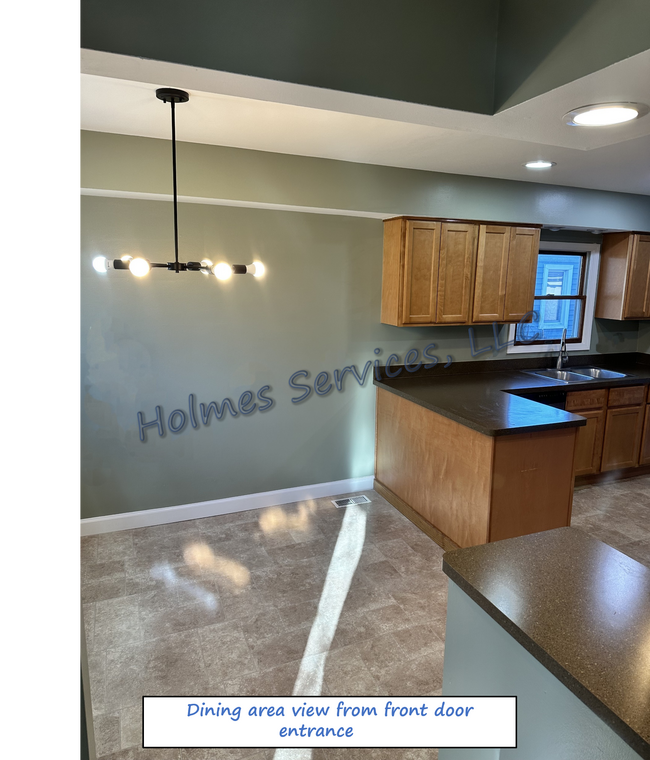 Dining area - 619 S Gainsborough Ave