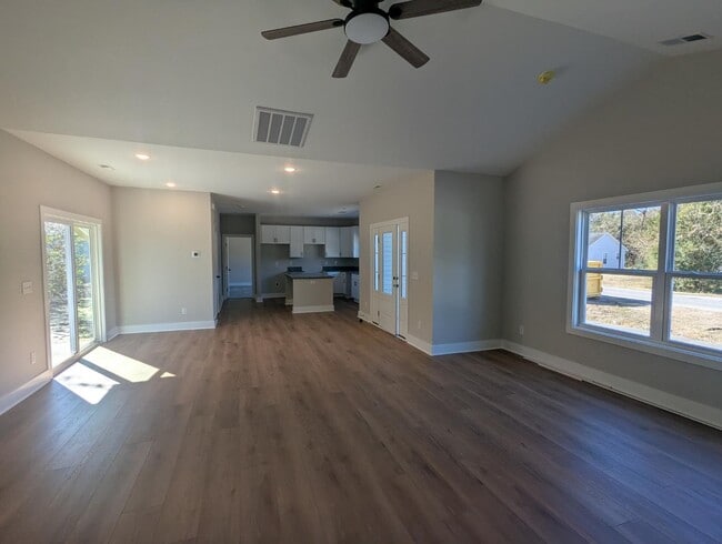 Building Photo - 205 White Ave