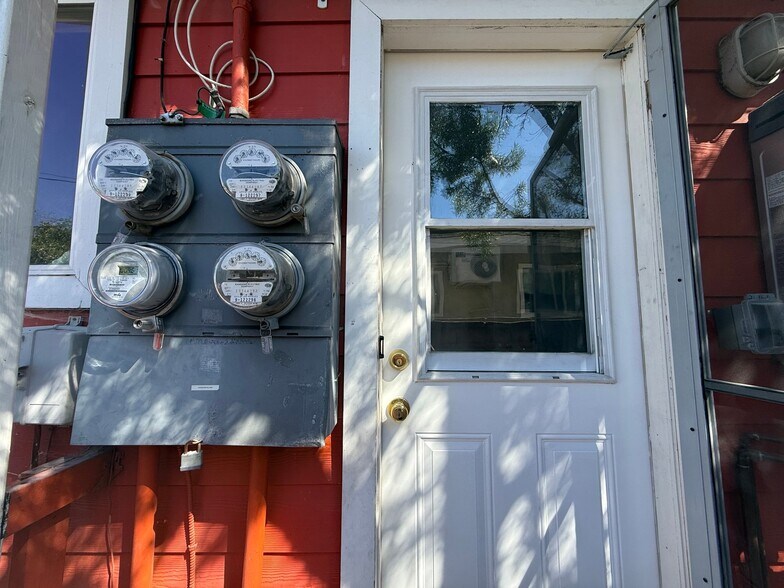 Building Photo - 359 W Amar St