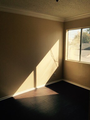 Building Photo - 1110 S Kenmore Ave