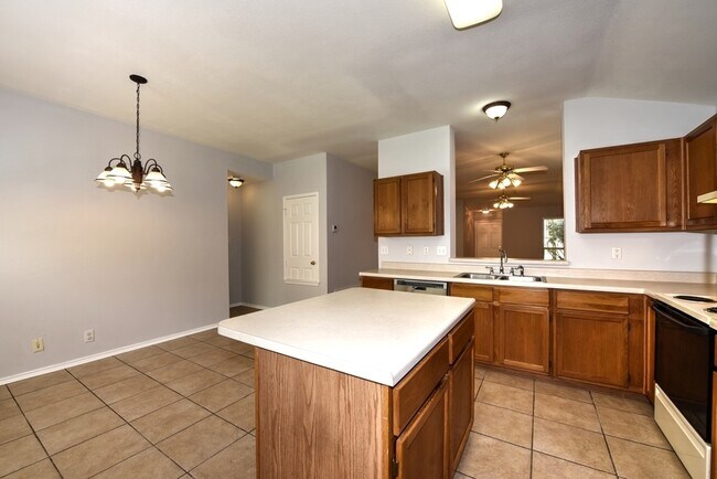 Building Photo - GREAT SINGLE STORY HOME | GATED COMMUNITY | NO CARPETS | CLOSE TO BANDERA & TEZEL RD | SHOPPING &...