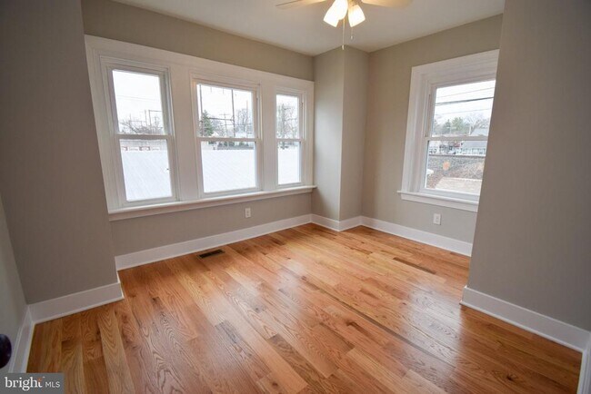 Building Photo - 207 Paxson Ave