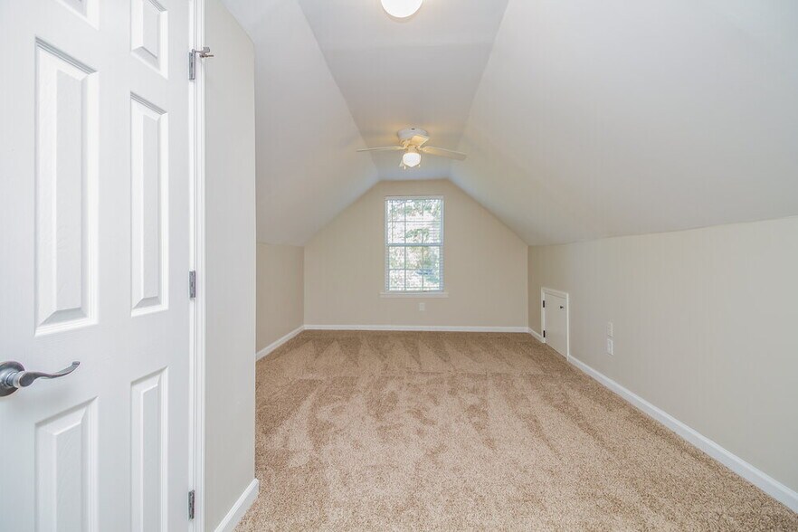 Building Photo - 2814 Meadowhill Dr