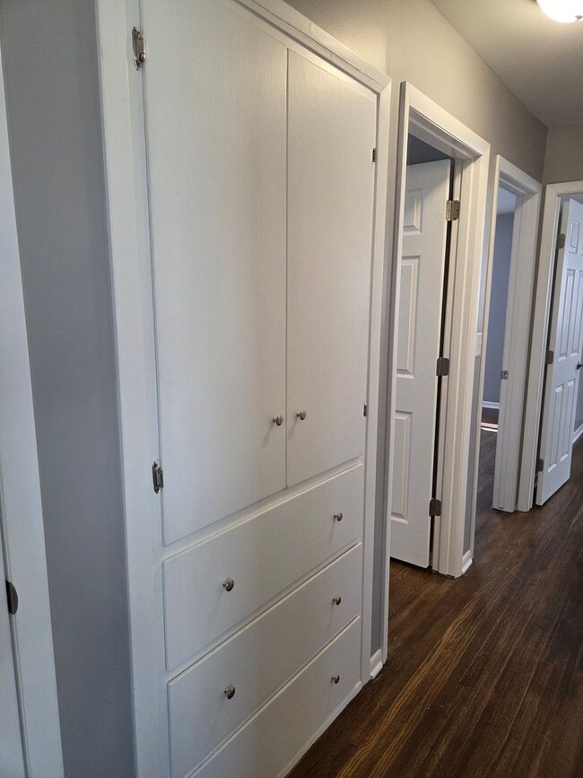 Building Photo - 1200 E Beaumont St