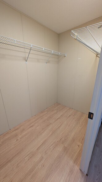walking closet - 3023 SW 50th St