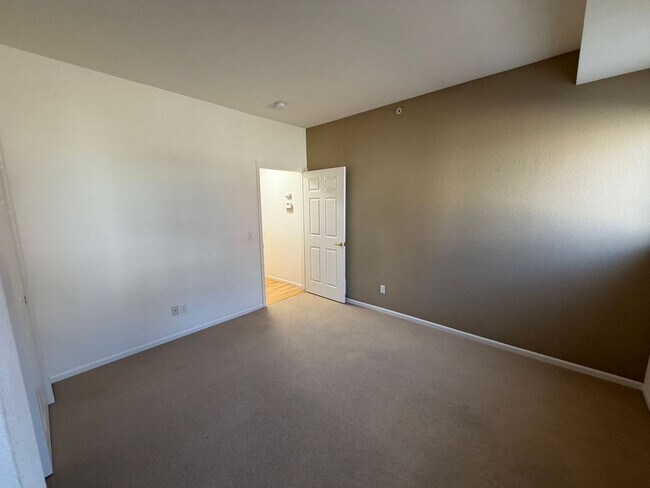 Building Photo - 1651 Zamia Ave