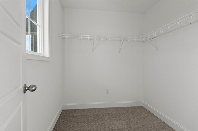 Building Photo - MOVE IN Special....1st Month's Rent Free!!!