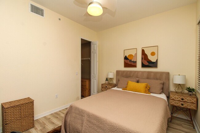 Building Photo - 1355 Mariposa Cir