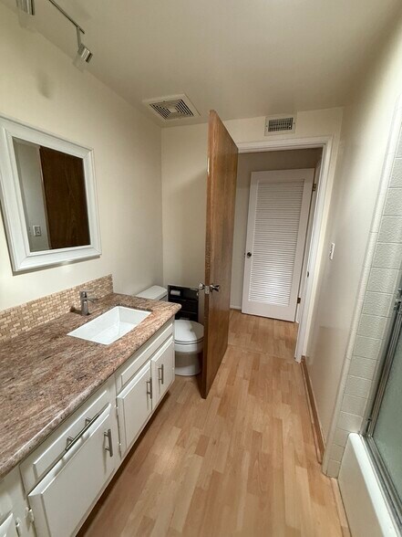 Building Photo - 9235 Creemore Dr