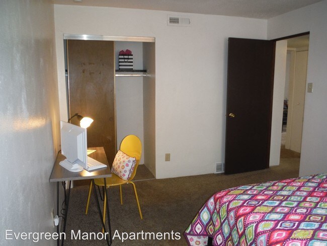 Building Photo - 3400 Evergreen Ln