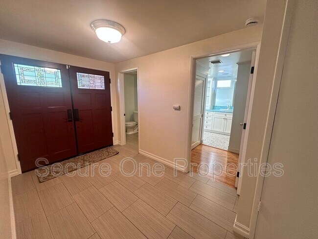 Building Photo - 23338 Los Encinos Way