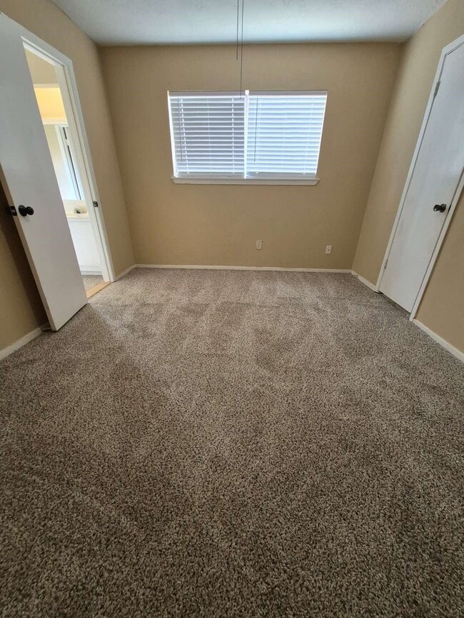 Building Photo - 722 Stephanie Dr