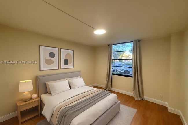 Building Photo - 20400 W Country Club Dr