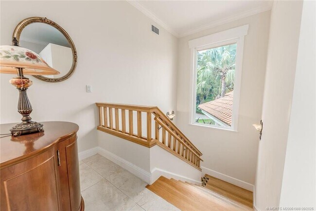 Building Photo - 901 SE Riverside Dr