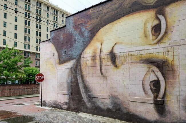 Building Photo - 1145 N High St