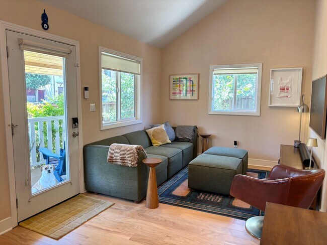 Building Photo - Charming 3bed/2 Bath Private Gated Main House with Vaulted Ceilings, Parking, and Laundry in the ...