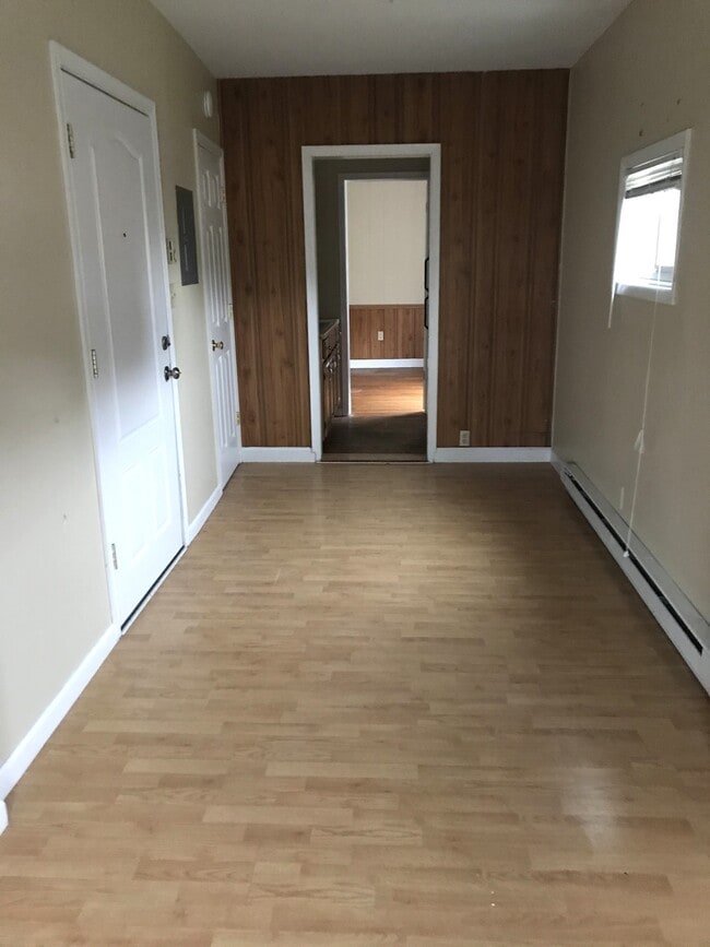 Building Photo - 248 Oakwood Ave