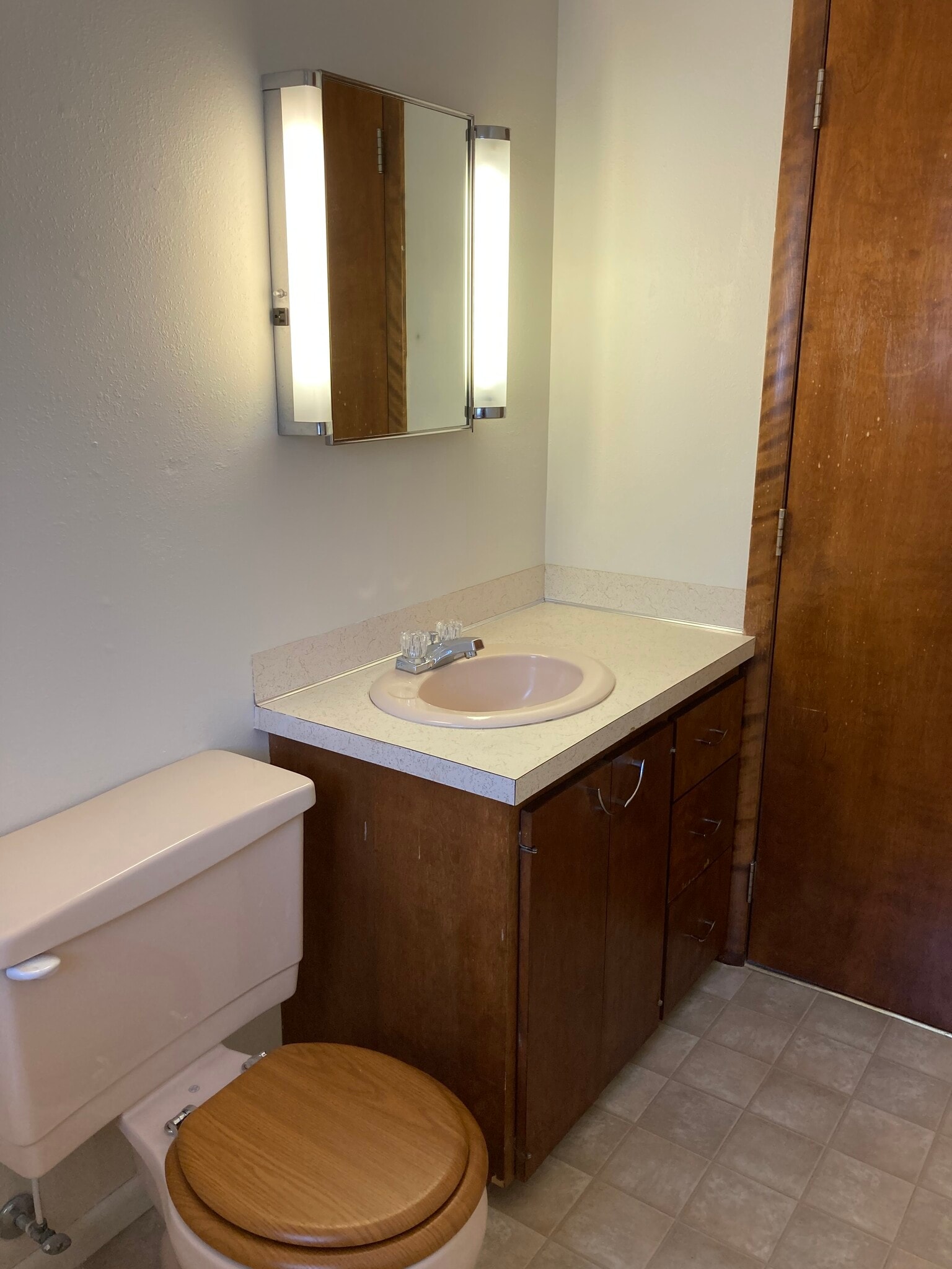 Bathroom - 425 6th Ave NW