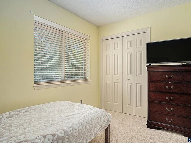 Building Photo - Charming 3-Bedroom Twin Home — 904?E?Jane?...