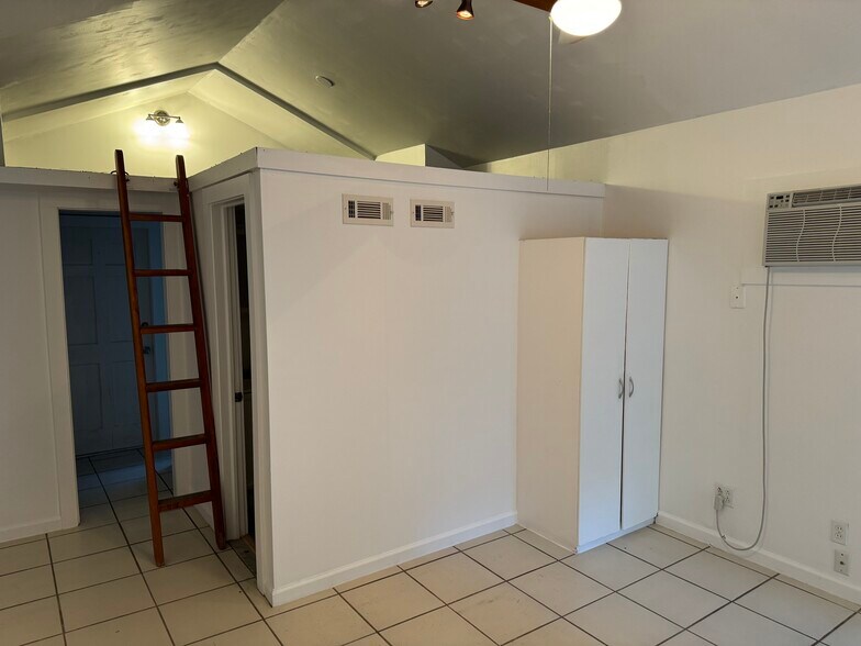 Building Photo - 922 Eaton St