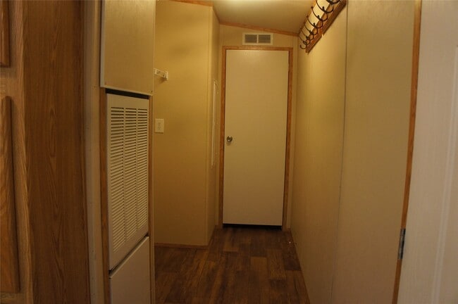 Building Photo - 601 Clear Lake Rd