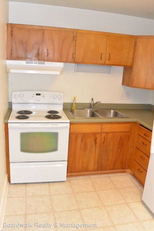 Building Photo - 675 E 5th Ave