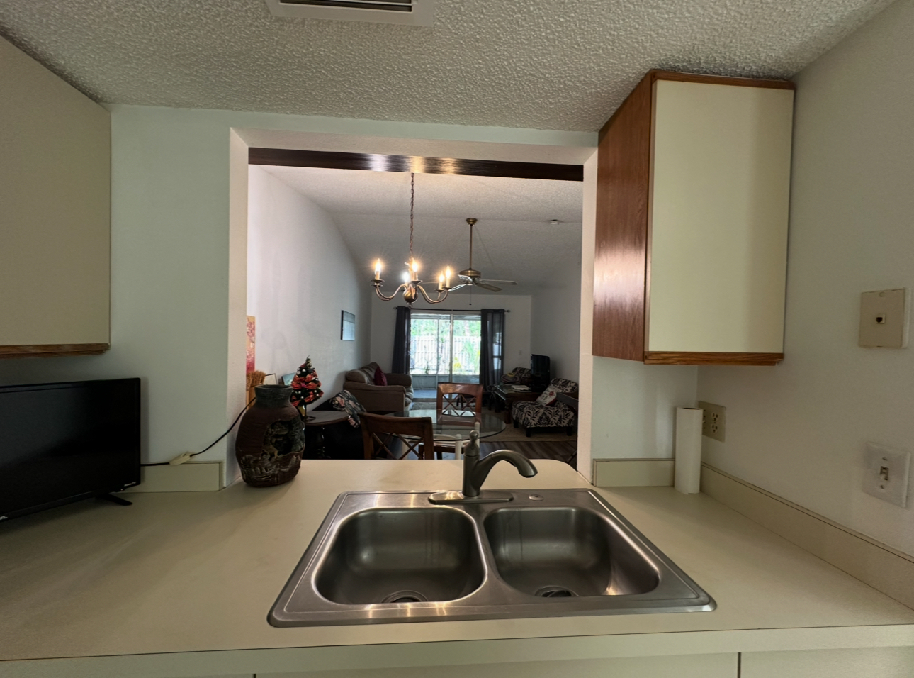 Building Photo - 5310 Royal Palm Ave
