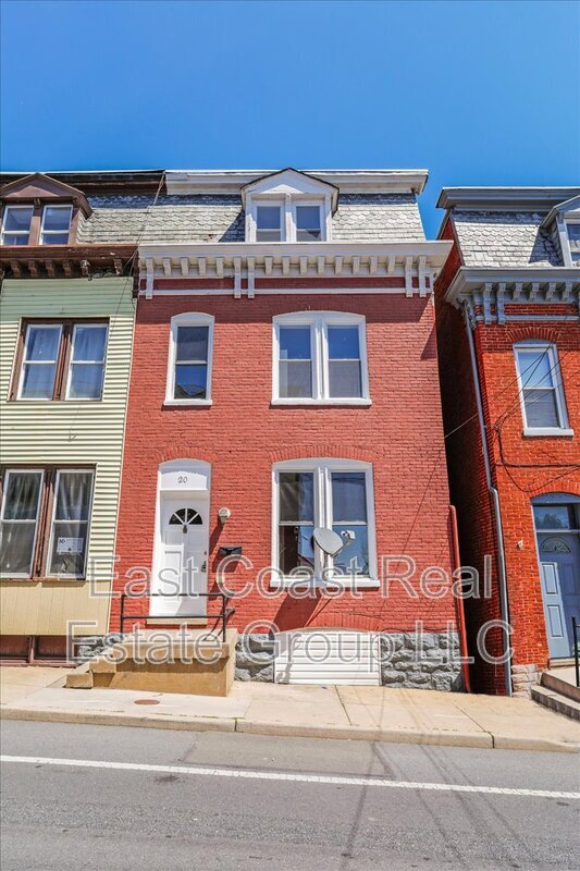 Primary Photo - 20 East Ave