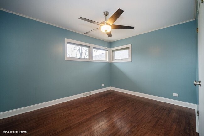 Building Photo - Renovated 3 bedroom home in award winning ...