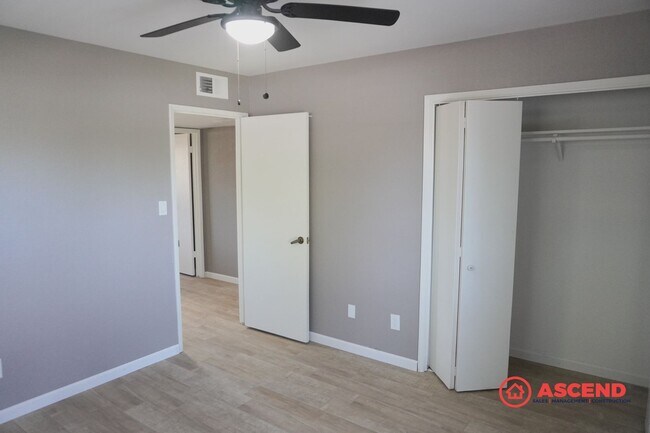 Building Photo - Beautiful 3 Bedroom Home Located in the So...