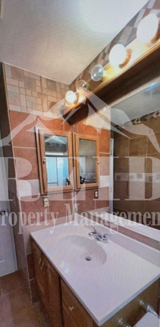 Building Photo - 3 BED 1.5 BATH RAMBLER - PORT ORCHARD