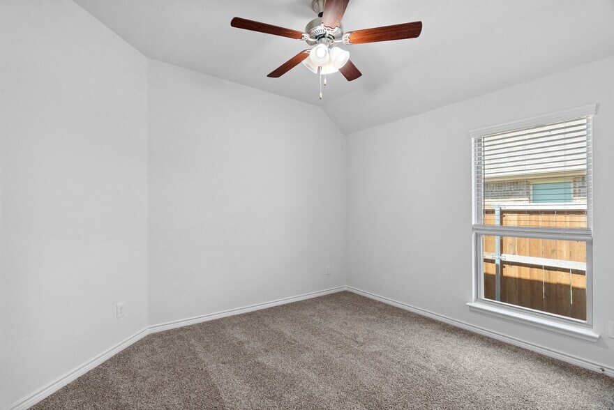 Building Photo - 3057 Maverick Dr