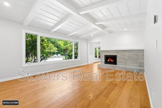 Building Photo - 1099 Larch Ave