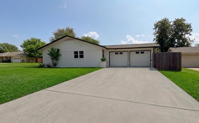 Building Photo - 9006 Lodge Ct
